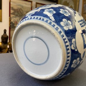 Four Chinese blue and white 'antiquities' jars and covers, 19th C. — photo 25