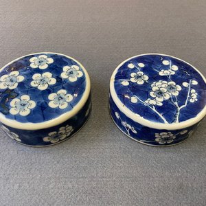 Four Chinese blue and white 'antiquities' jars and covers, 19th C. — photo 27
