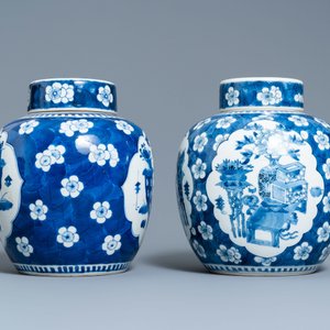 Four Chinese blue and white 'antiquities' jars and covers, 19th C. — photo 5