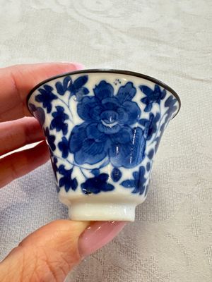 Four Chinese blue and white 'Bleu de Hue' cups and two bowls, various marks, 19th C. — foto 11