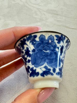 Four Chinese blue and white 'Bleu de Hue' cups and two bowls, various marks, 19th C. — foto 13