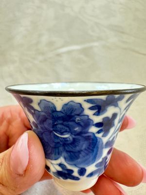 Four Chinese blue and white 'Bleu de Hue' cups and two bowls, various marks, 19th C. — foto 16