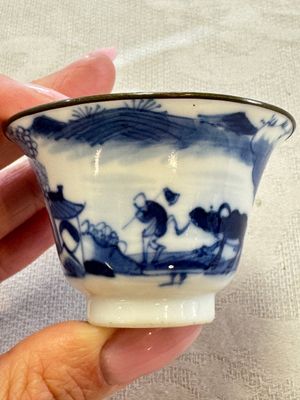 Four Chinese blue and white 'Bleu de Hue' cups and two bowls, various marks, 19th C. — foto 22