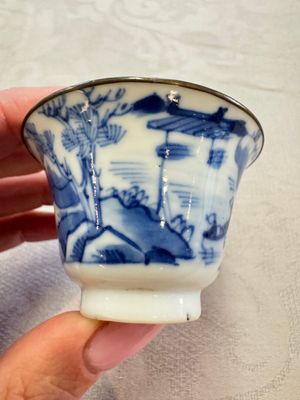 Four Chinese blue and white 'Bleu de Hue' cups and two bowls, various marks, 19th C. — foto 24