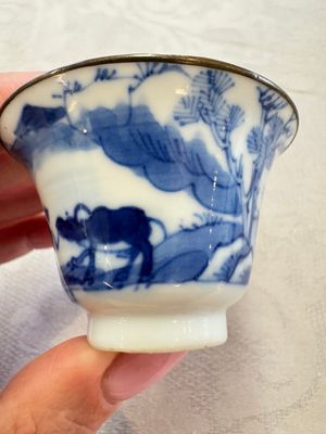 Four Chinese blue and white 'Bleu de Hue' cups and two bowls, various marks, 19th C. — foto 25