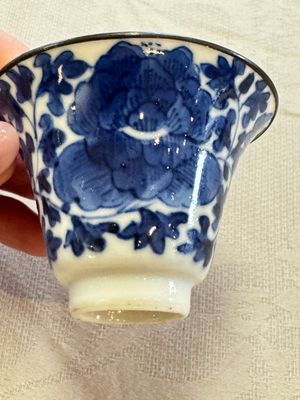 Four Chinese blue and white 'Bleu de Hue' cups and two bowls, various marks, 19th C. — foto 31