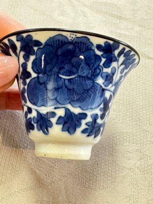 Four Chinese blue and white 'Bleu de Hue' cups and two bowls, various marks, 19th C. — foto 33