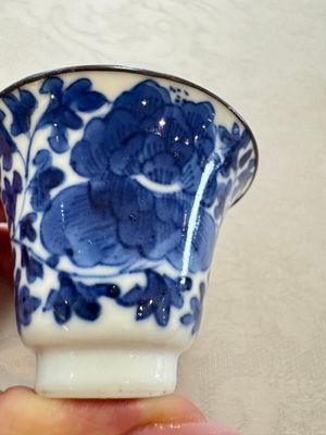 Four Chinese blue and white 'Bleu de Hue' cups and two bowls, various marks, 19th C. — foto 38