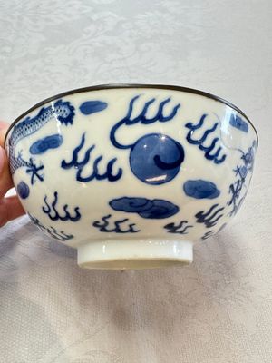 Four Chinese blue and white 'Bleu de Hue' cups and two bowls, various marks, 19th C. — foto 43