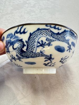 Four Chinese blue and white 'Bleu de Hue' cups and two bowls, various marks, 19th C. — foto 44