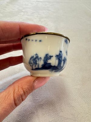 Four Chinese blue and white 'Bleu de Hue' cups and two bowls, various marks, 19th C. — foto 5