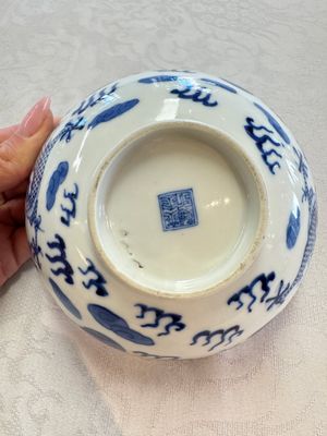 Four Chinese blue and white 'Bleu de Hue' cups and two bowls, various marks, 19th C. — foto 51