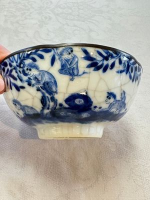 Four Chinese blue and white 'Bleu de Hue' cups and two bowls, various marks, 19th C. — foto 58