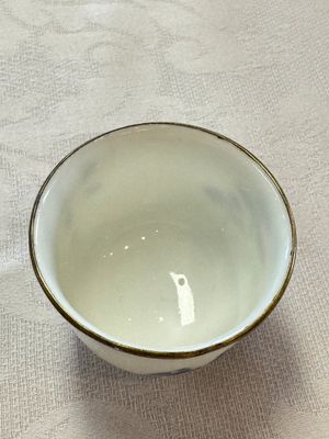 Four Chinese blue and white 'Bleu de Hue' cups and two bowls, various marks, 19th C. — foto 6