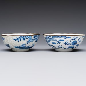 Four Chinese blue and white 'Bleu de Hue' cups and two bowls, various marks, 19th C. — foto 5