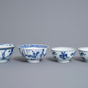 Four Chinese blue and white bowls, Kangxi — 照片 1