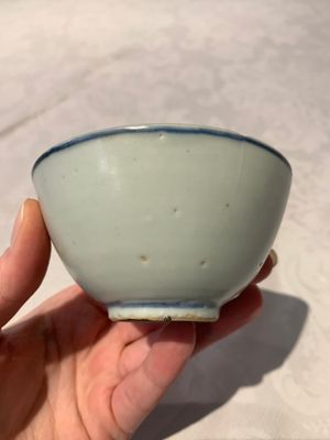 Four Chinese blue and white bowls, two cups and a plate, Ming — photo 15