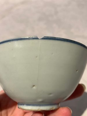 Four Chinese blue and white bowls, two cups and a plate, Ming — photo 17