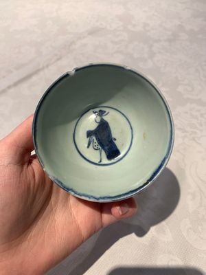 Four Chinese blue and white bowls, two cups and a plate, Ming — photo 19