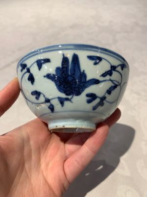 Four Chinese blue and white bowls, two cups and a plate, Ming — photo 21