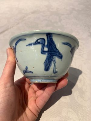 Four Chinese blue and white bowls, two cups and a plate, Ming — photo 31