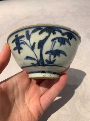 Four Chinese blue and white bowls, two cups and a plate, Ming — photo 35