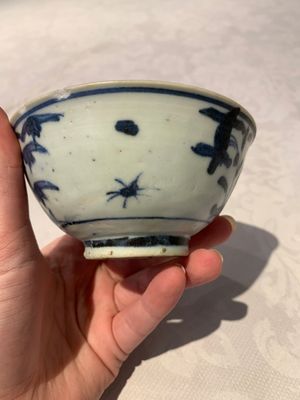 Four Chinese blue and white bowls, two cups and a plate, Ming — photo 36
