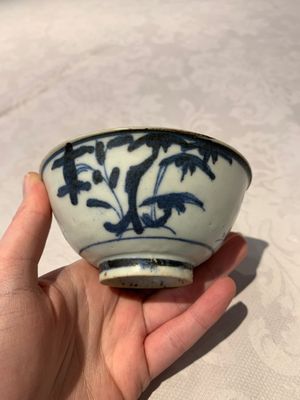 Four Chinese blue and white bowls, two cups and a plate, Ming — photo 37