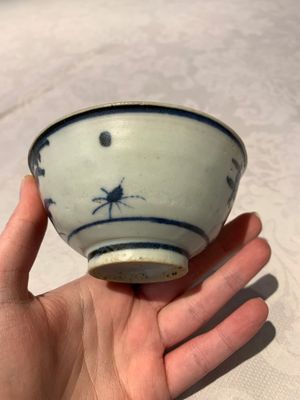 Four Chinese blue and white bowls, two cups and a plate, Ming — photo 38