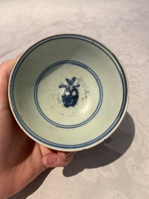 Four Chinese blue and white bowls, two cups and a plate, Ming — photo 39