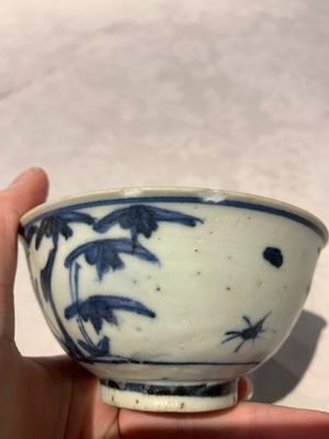 Four Chinese blue and white bowls, two cups and a plate, Ming — photo 40