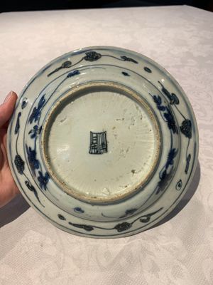 Four Chinese blue and white bowls, two cups and a plate, Ming — photo 4
