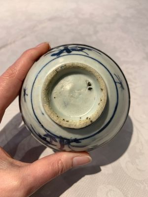 Four Chinese blue and white bowls, two cups and a plate, Ming — photo 41
