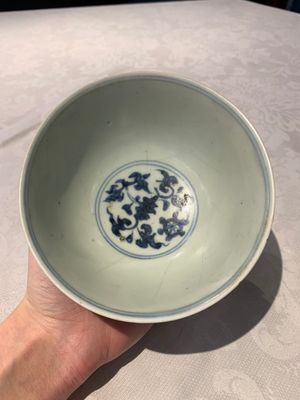 Four Chinese blue and white bowls, two cups and a plate, Ming — photo 46