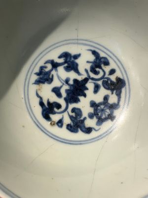 Four Chinese blue and white bowls, two cups and a plate, Ming — photo 47
