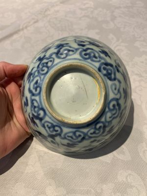 Four Chinese blue and white bowls, two cups and a plate, Ming — photo 49