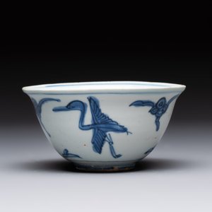 Four Chinese blue and white bowls, two cups and a plate, Ming — photo 12