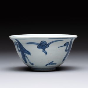Four Chinese blue and white bowls, two cups and a plate, Ming — photo 13
