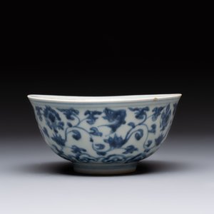 Four Chinese blue and white bowls, two cups and a plate, Ming — photo 5