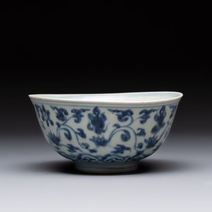 Four Chinese blue and white bowls, two cups and a plate, Ming — photo 7