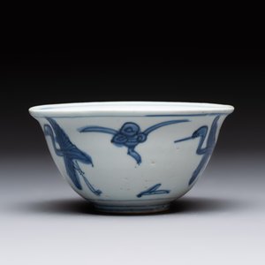 Four Chinese blue and white bowls, two cups and a plate, Ming — photo 10