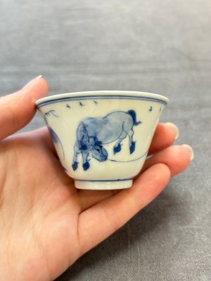 Four Chinese blue and white 'boy and buffalo' cups, Qi Yue Ru Yu 奇玥如玉 and Kun Chi Yu Shi 崑池玉石 marks, Yongzheng — 照片 2