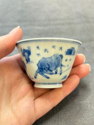 Four Chinese blue and white 'boy and buffalo' cups, Qi Yue Ru Yu 奇玥如玉 and Kun Chi Yu Shi 崑池玉石 marks, Yongzheng — 照片 7