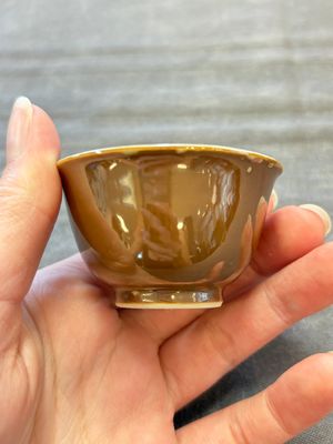 Four Chinese blue and white capucin-ground cups and saucers with landscape design, Yongzheng — 照片 11