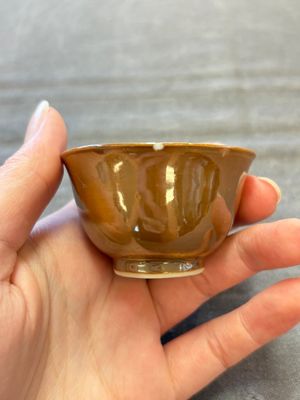 Four Chinese blue and white capucin-ground cups and saucers with landscape design, Yongzheng — 照片 15