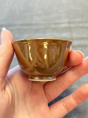 Four Chinese blue and white capucin-ground cups and saucers with landscape design, Yongzheng — 照片 17