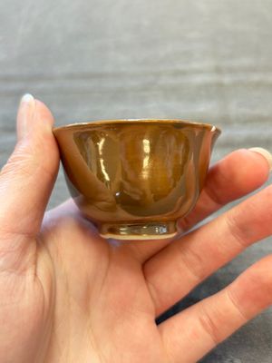 Four Chinese blue and white capucin-ground cups and saucers with landscape design, Yongzheng — 照片 18