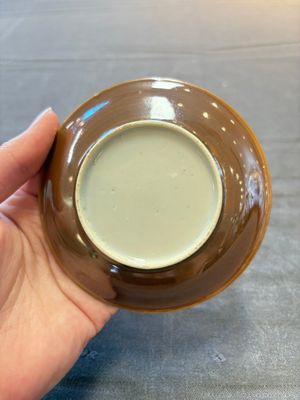 Four Chinese blue and white capucin-ground cups and saucers with landscape design, Yongzheng — 照片 2