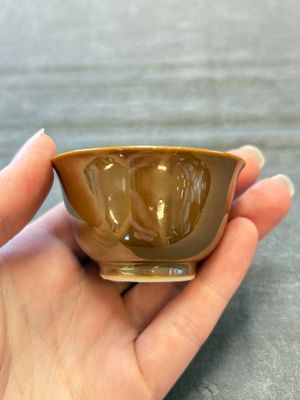 Four Chinese blue and white capucin-ground cups and saucers with landscape design, Yongzheng — 照片 21