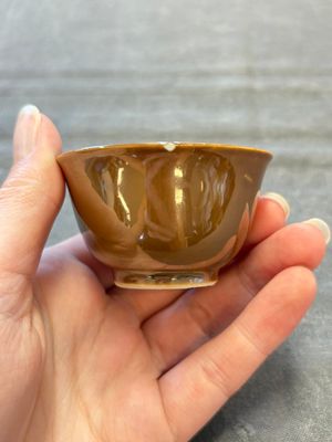 Four Chinese blue and white capucin-ground cups and saucers with landscape design, Yongzheng — 照片 23